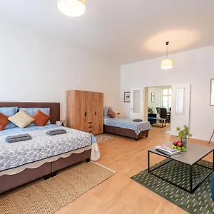 Retreat Downtown Apart-hotel