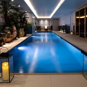 Monte Cristo 4*, Paris Frankrig